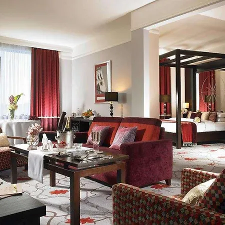 Carlton 4* 블랜차즈타운