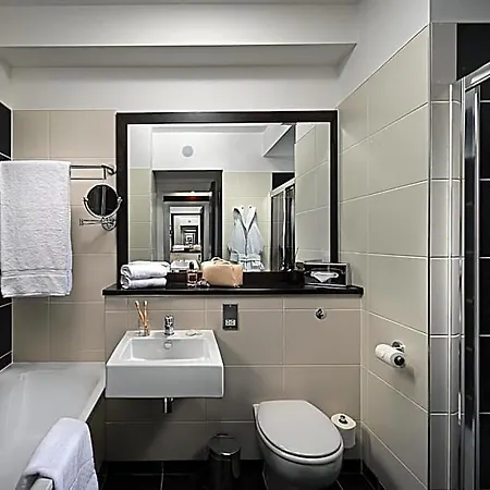 Carlton Hotel
