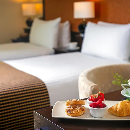 Carlton Hotel 4*