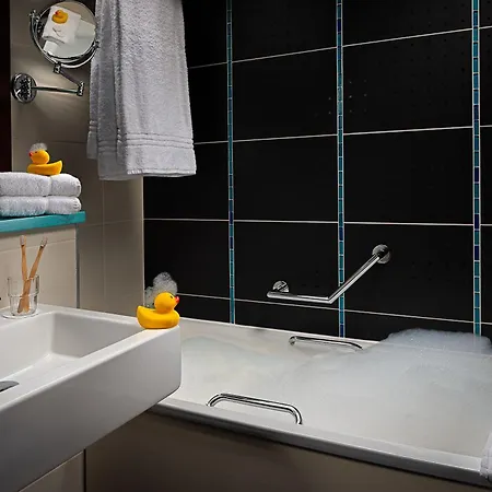Carlton Hotel 4*