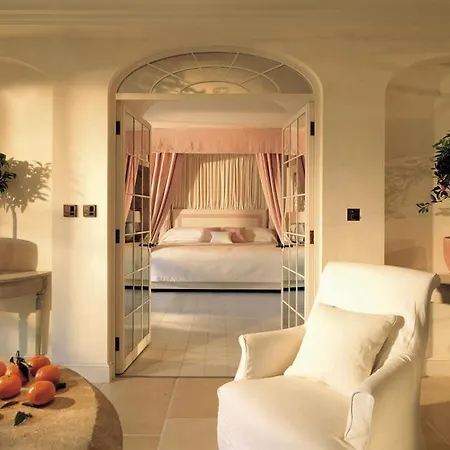 Carlton Hotel 4*